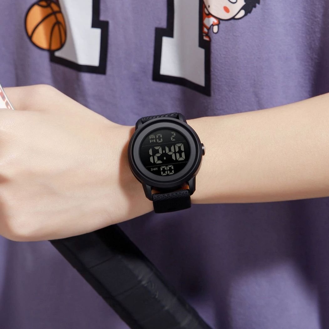 Minimalist round sports digital watch - Image 3