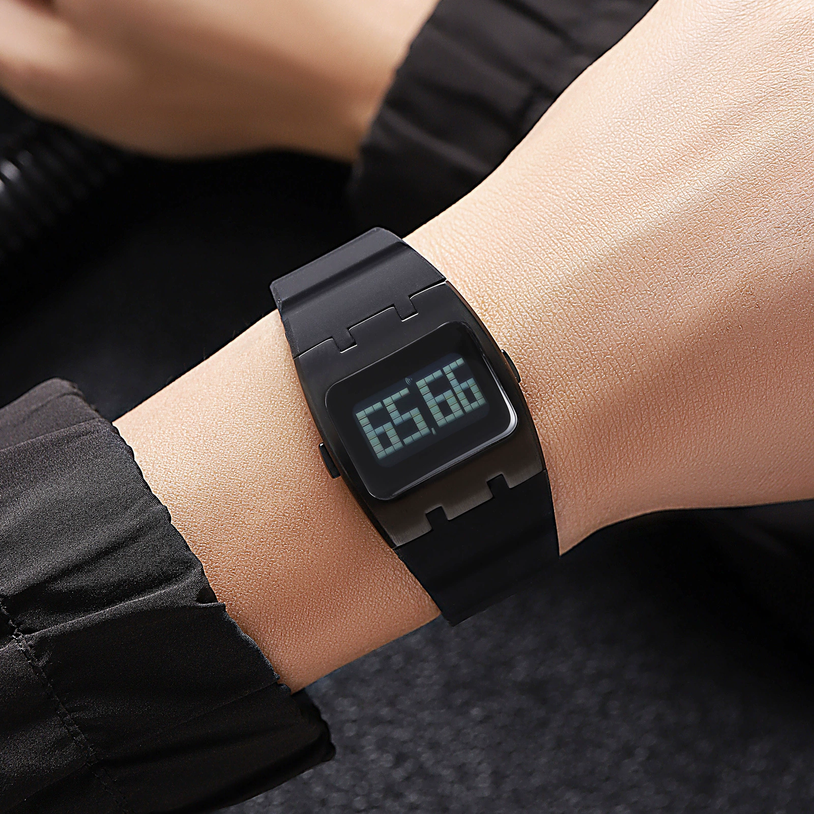 Retro trapezoid digital watch - Image 3
