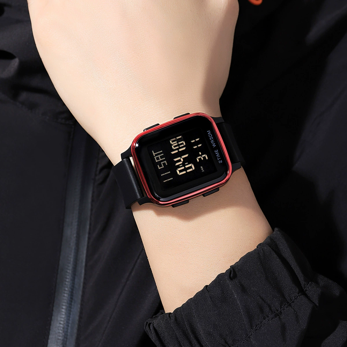 Dual time zone square digital watch - Image 3